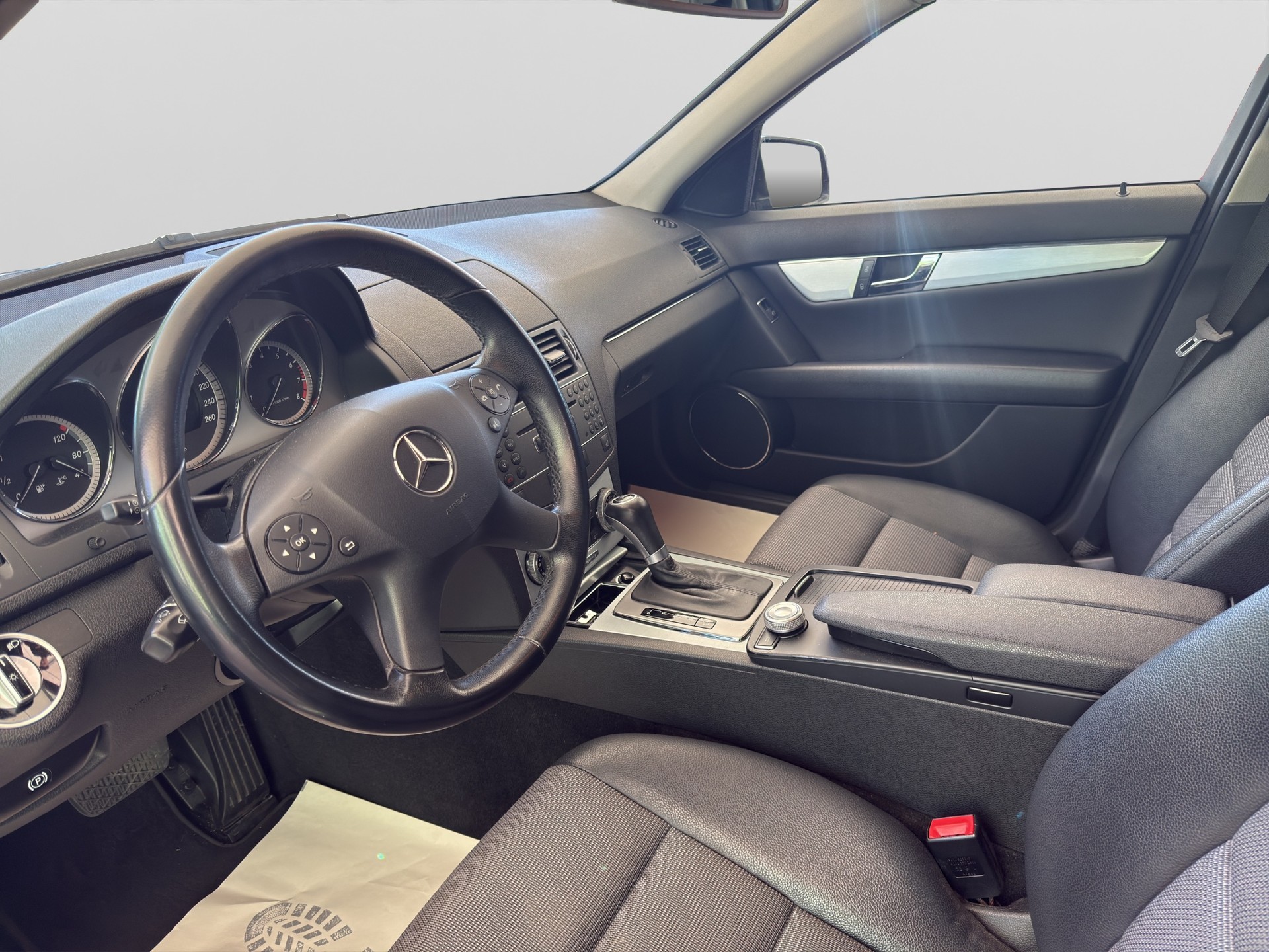 MERCEDES-BENZ C 200 CGI BlueEfficiency Avantgarde Automatic-image-7