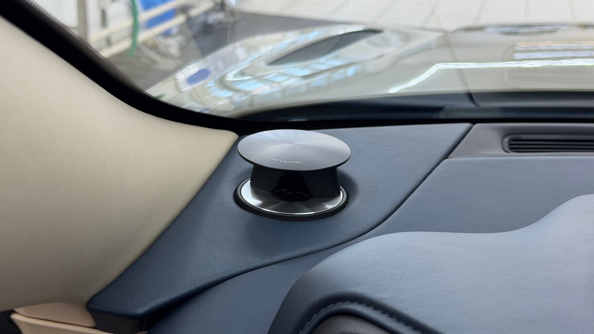 ASTON MARTIN DB11 V8 Volante Touchtronic 3-image-20