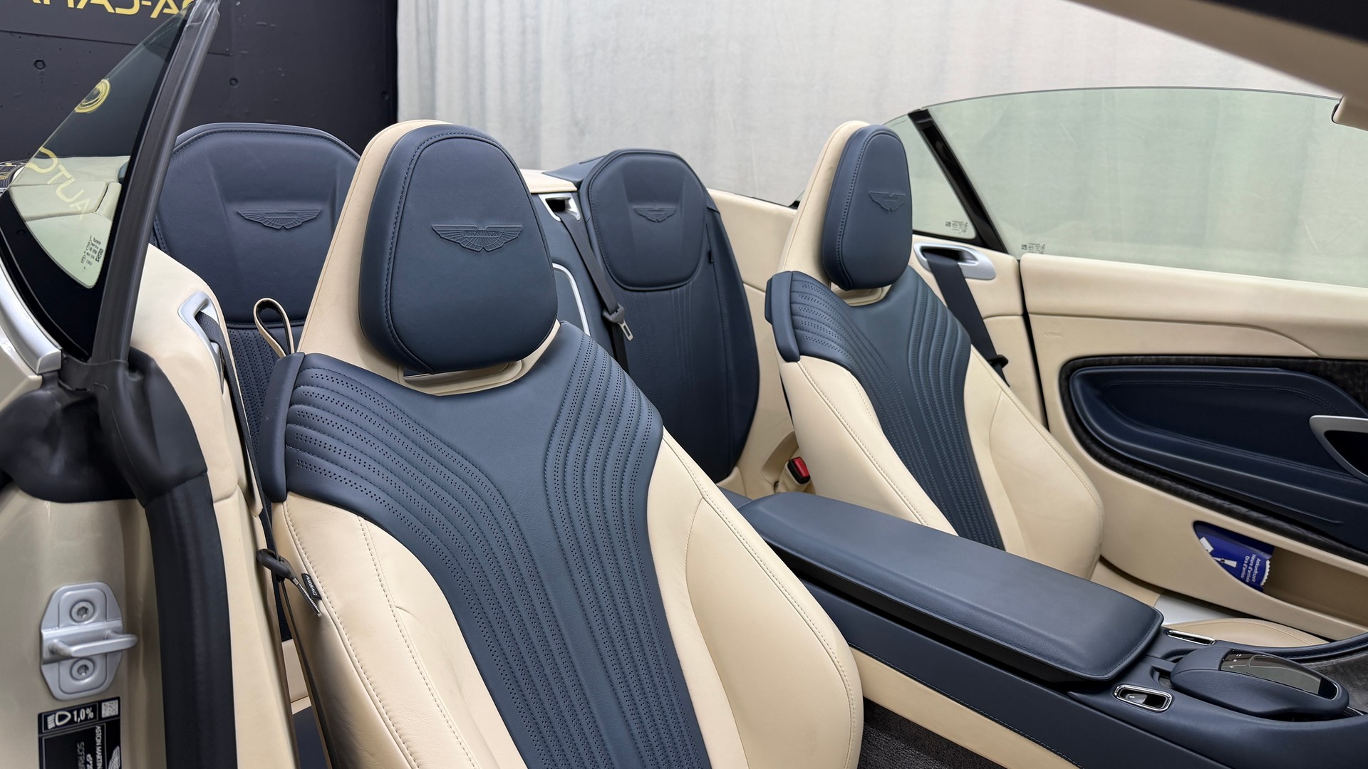 ASTON MARTIN DB11 V8 Volante Touchtronic 3-image-7
