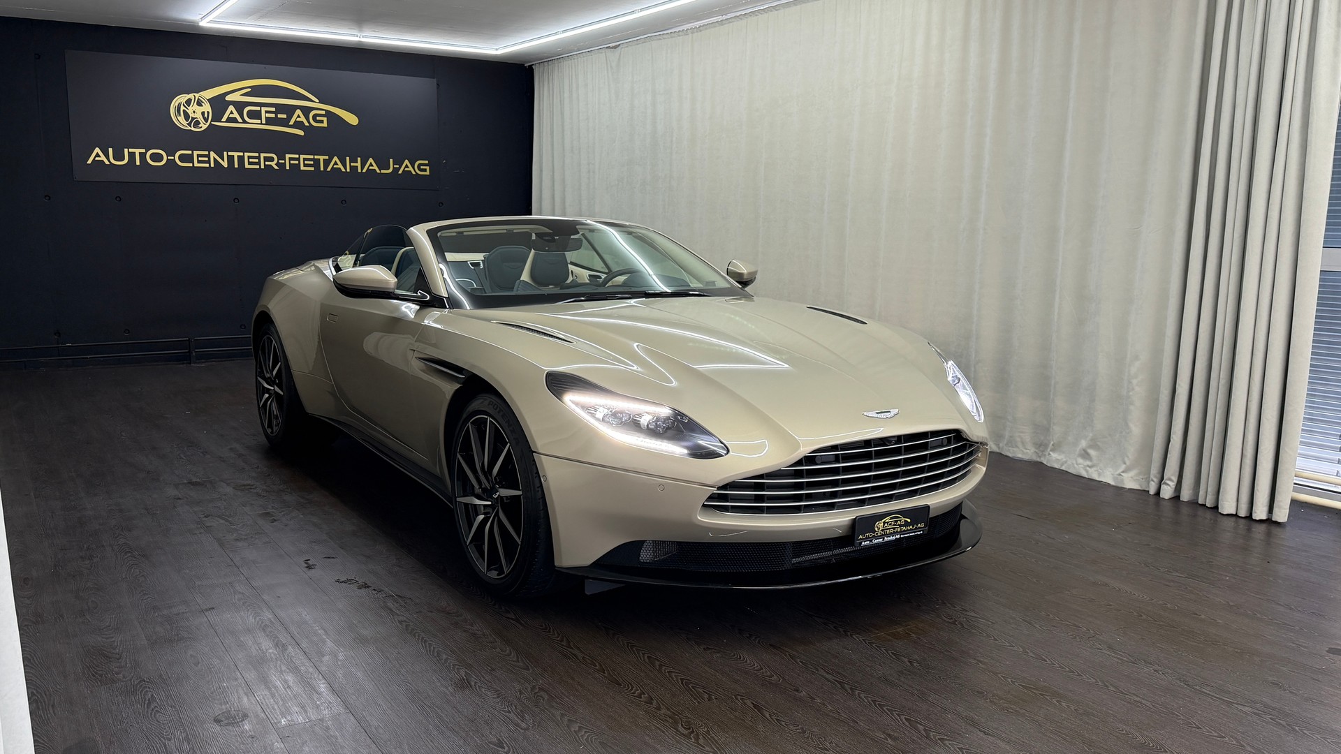 ASTON MARTIN DB11 V8 Volante Touchtronic 3-image-2