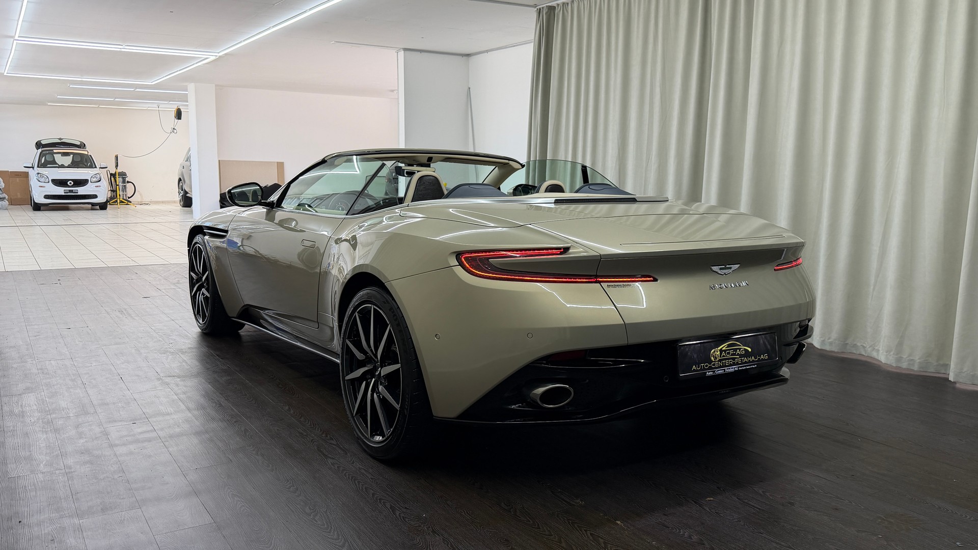 ASTON MARTIN DB11 V8 Volante Touchtronic 3-image-5