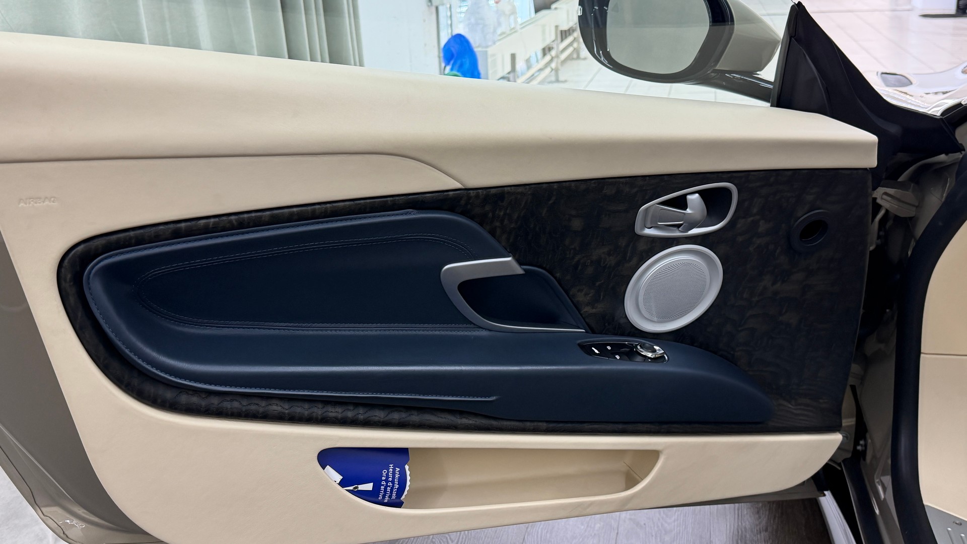 ASTON MARTIN DB11 V8 Volante Touchtronic 3-image-13