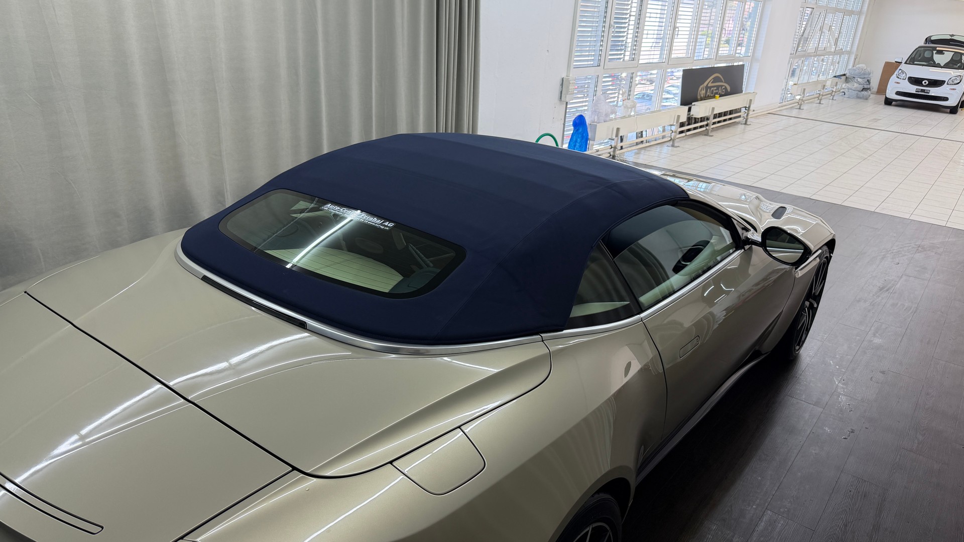 ASTON MARTIN DB11 V8 Volante Touchtronic 3-image-21