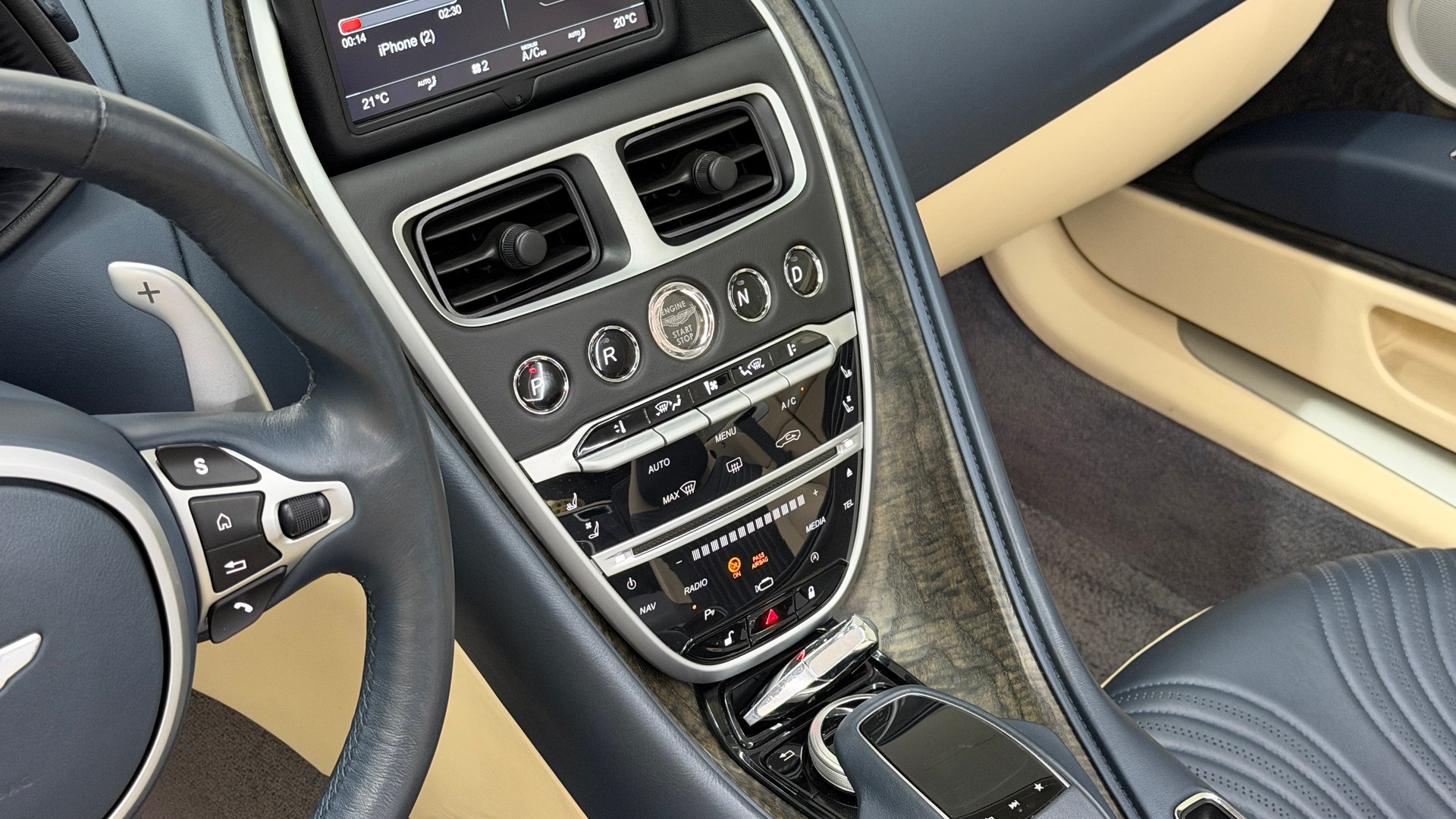 ASTON MARTIN DB11 V8 Volante Touchtronic 3-image-10