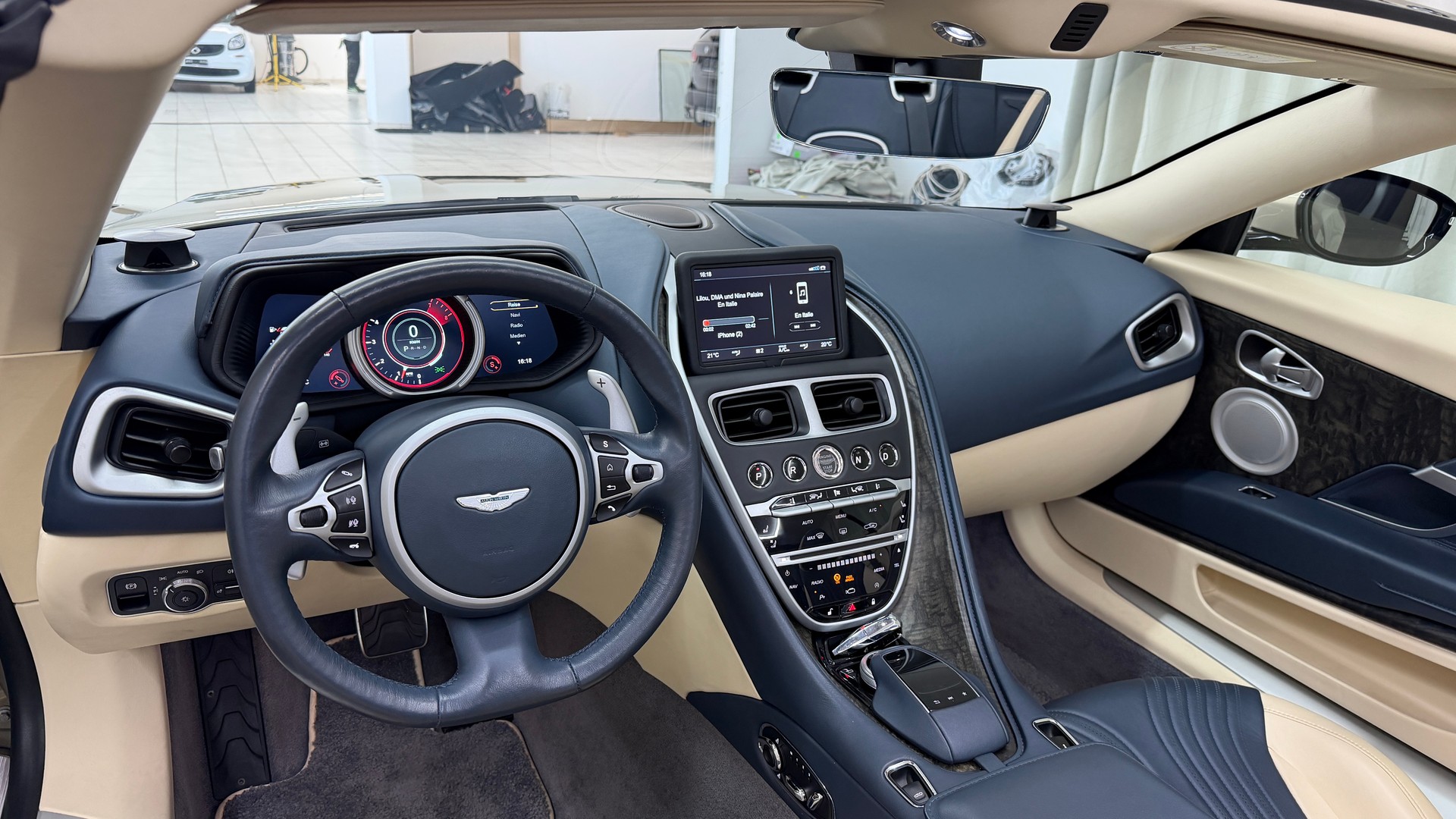 ASTON MARTIN DB11 V8 Volante Touchtronic 3-image-8