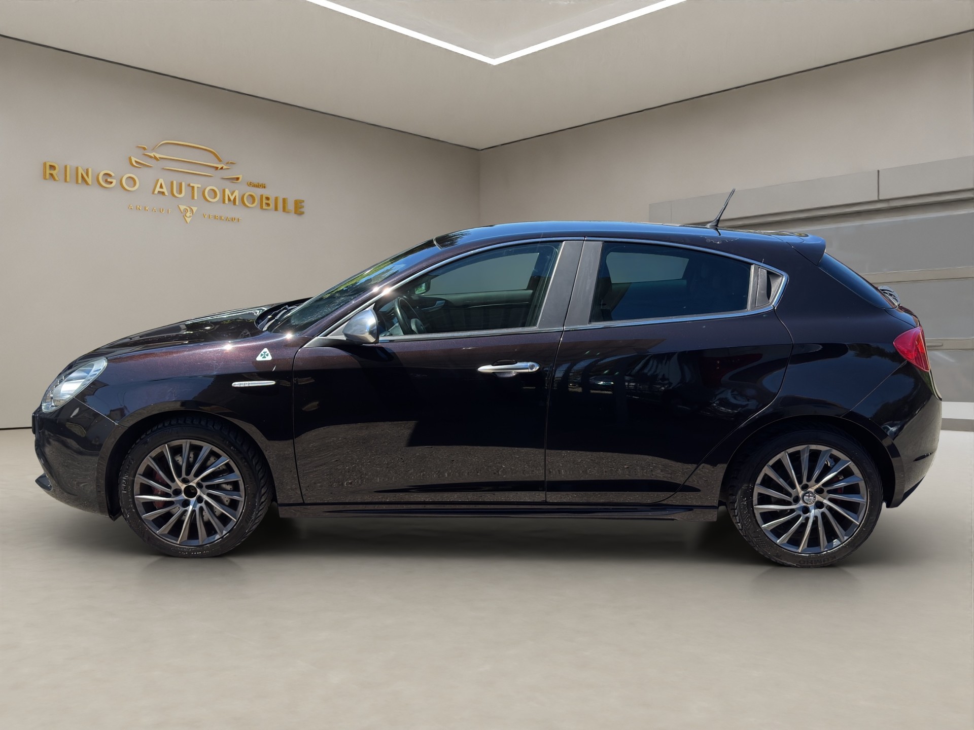 ALFA ROMEO Giulietta 1750 TBi Quadrifoglio Verde-showroom-element-3