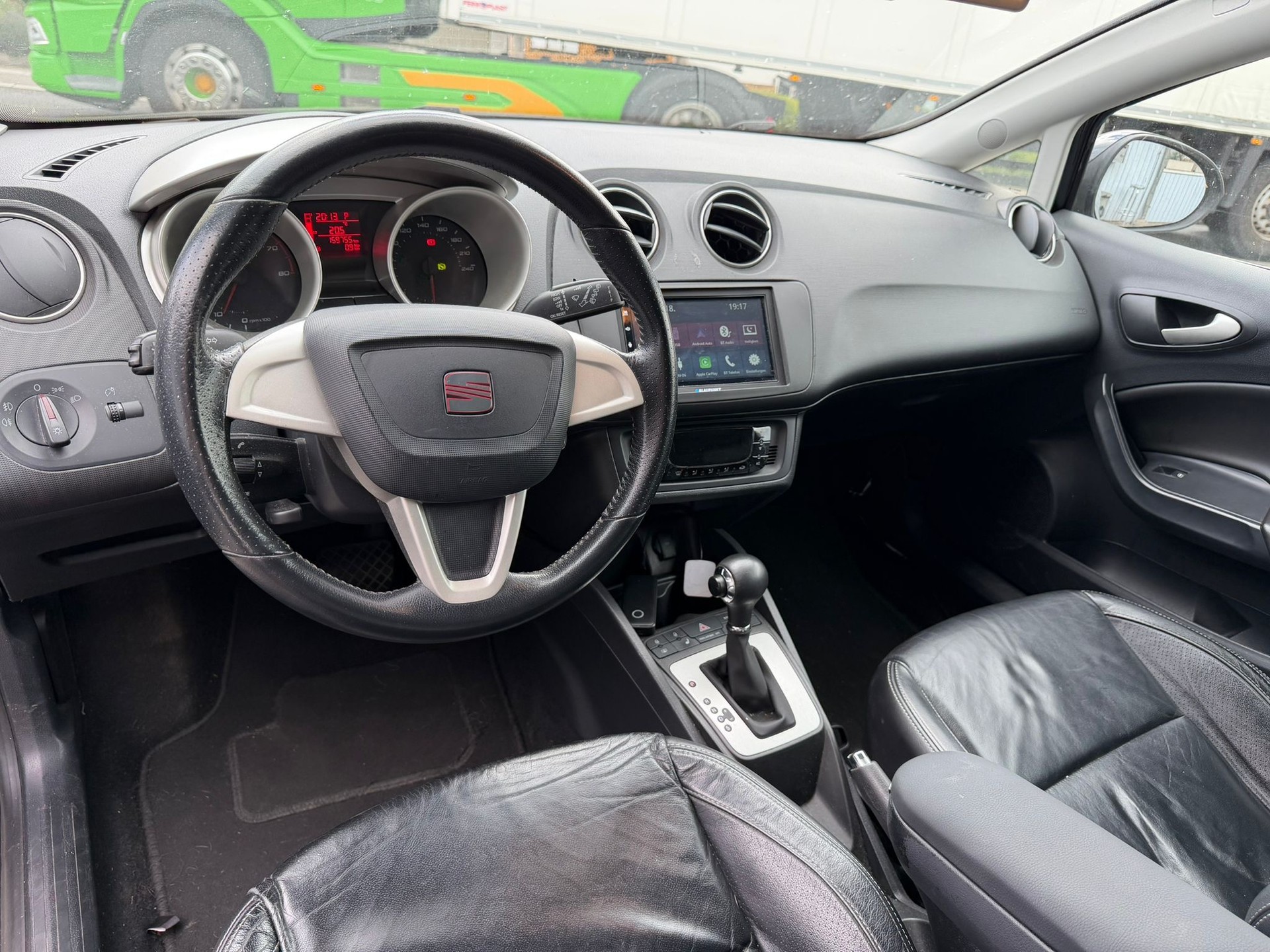 SEAT Ibiza SC 1.6 Sport DSG-image-7