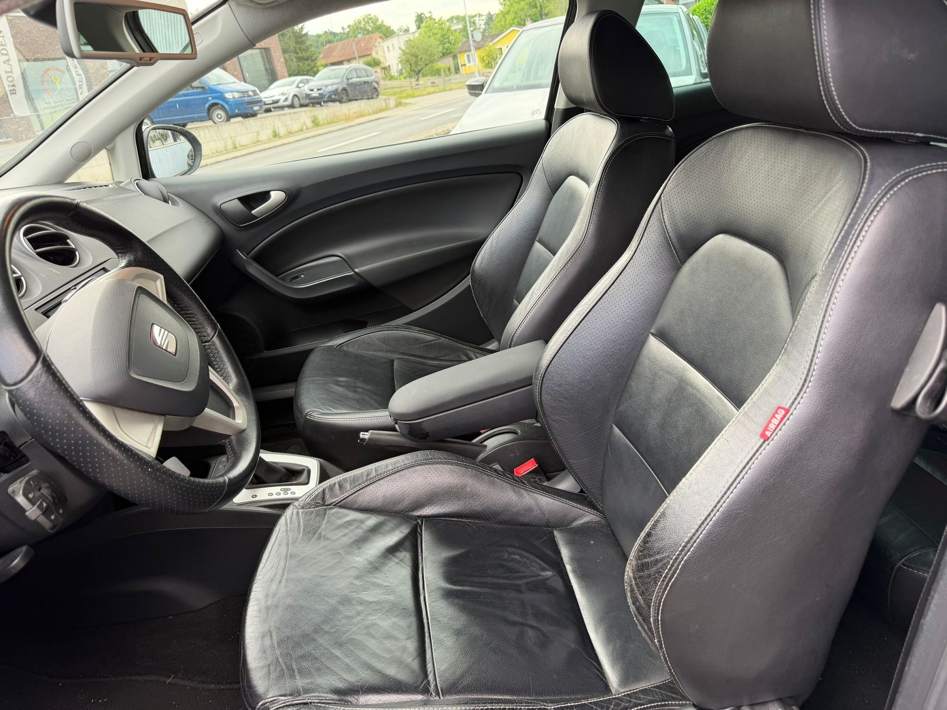 SEAT Ibiza SC 1.6 Sport DSG-image-10