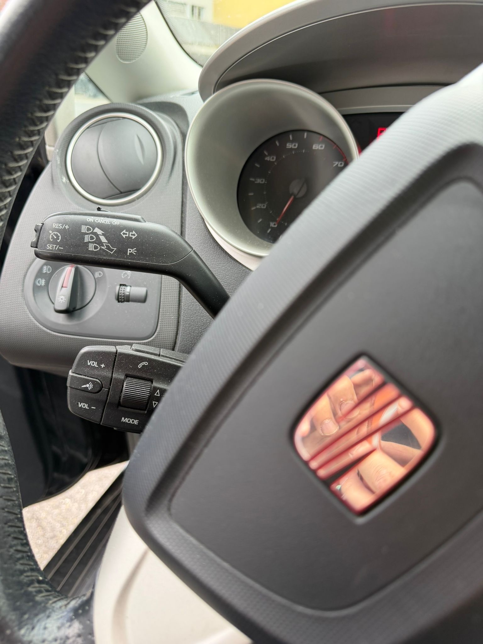 SEAT Ibiza SC 1.6 Sport DSG-image-9