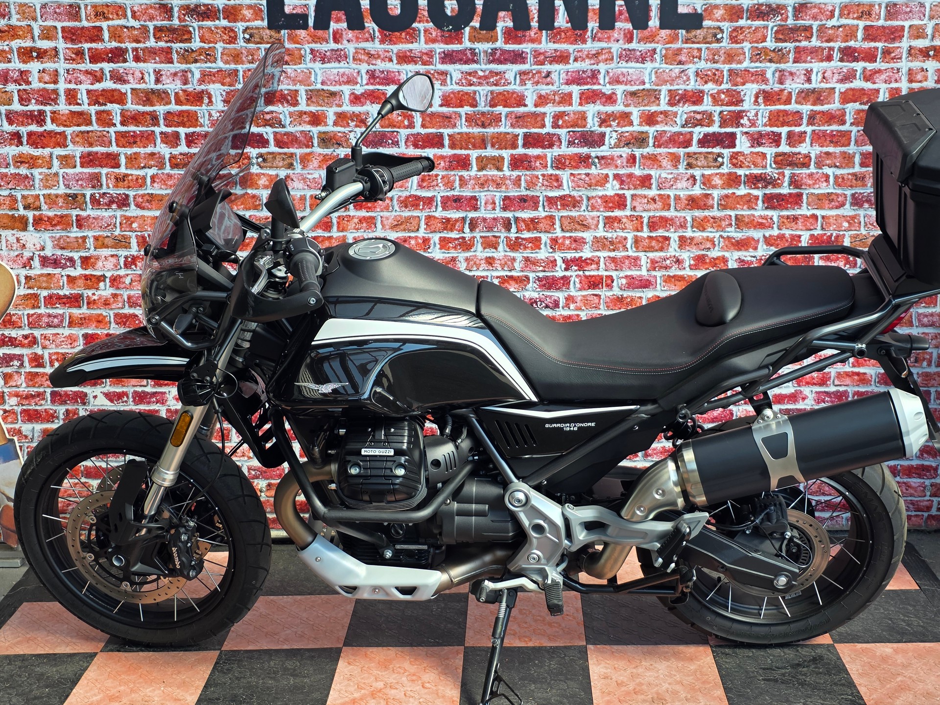 MOTO GUZZI V85 TT Guardia d'Onore-image-3
