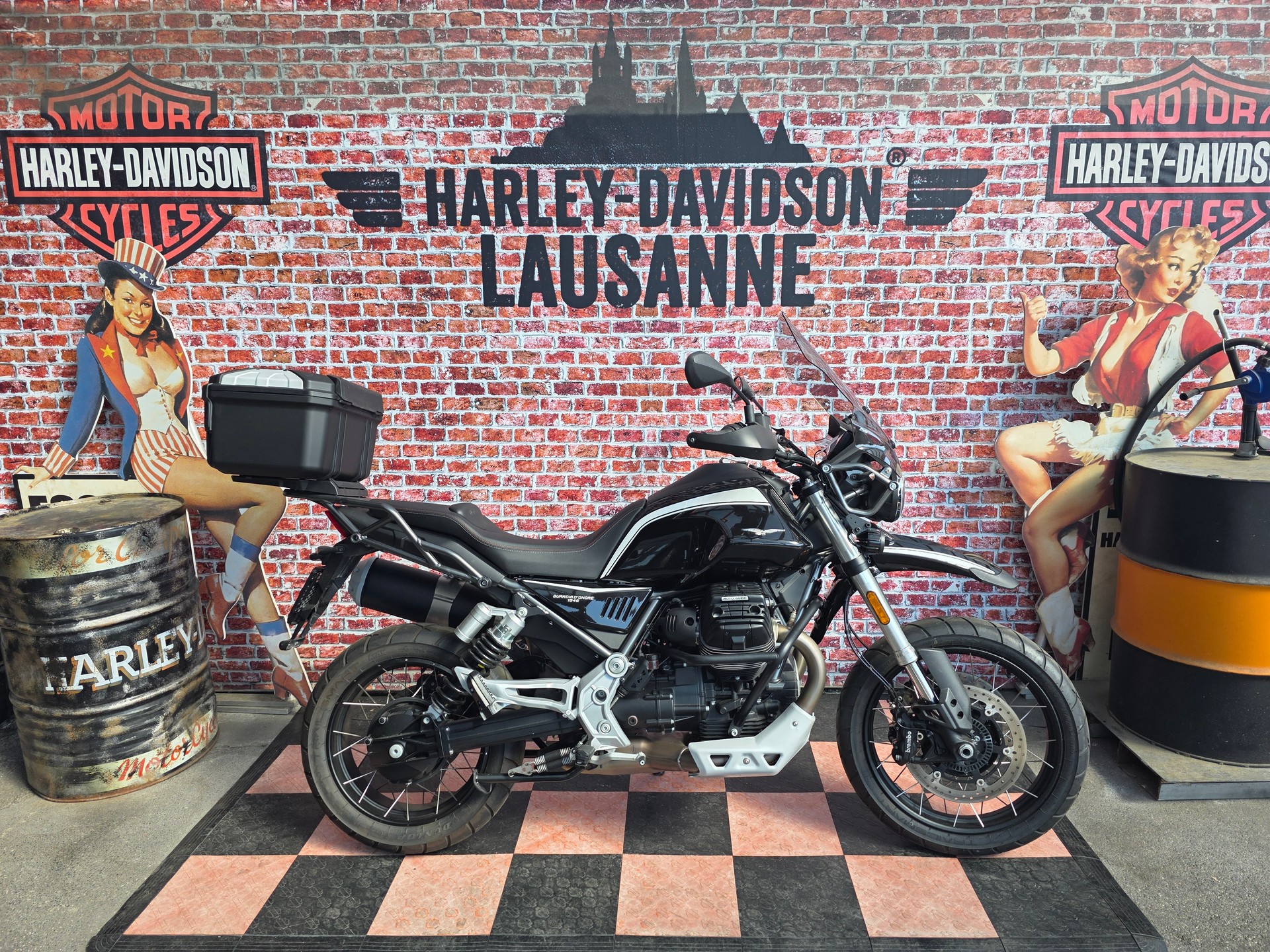 MOTO GUZZI V85 TT Guardia d'Onore-image-0
