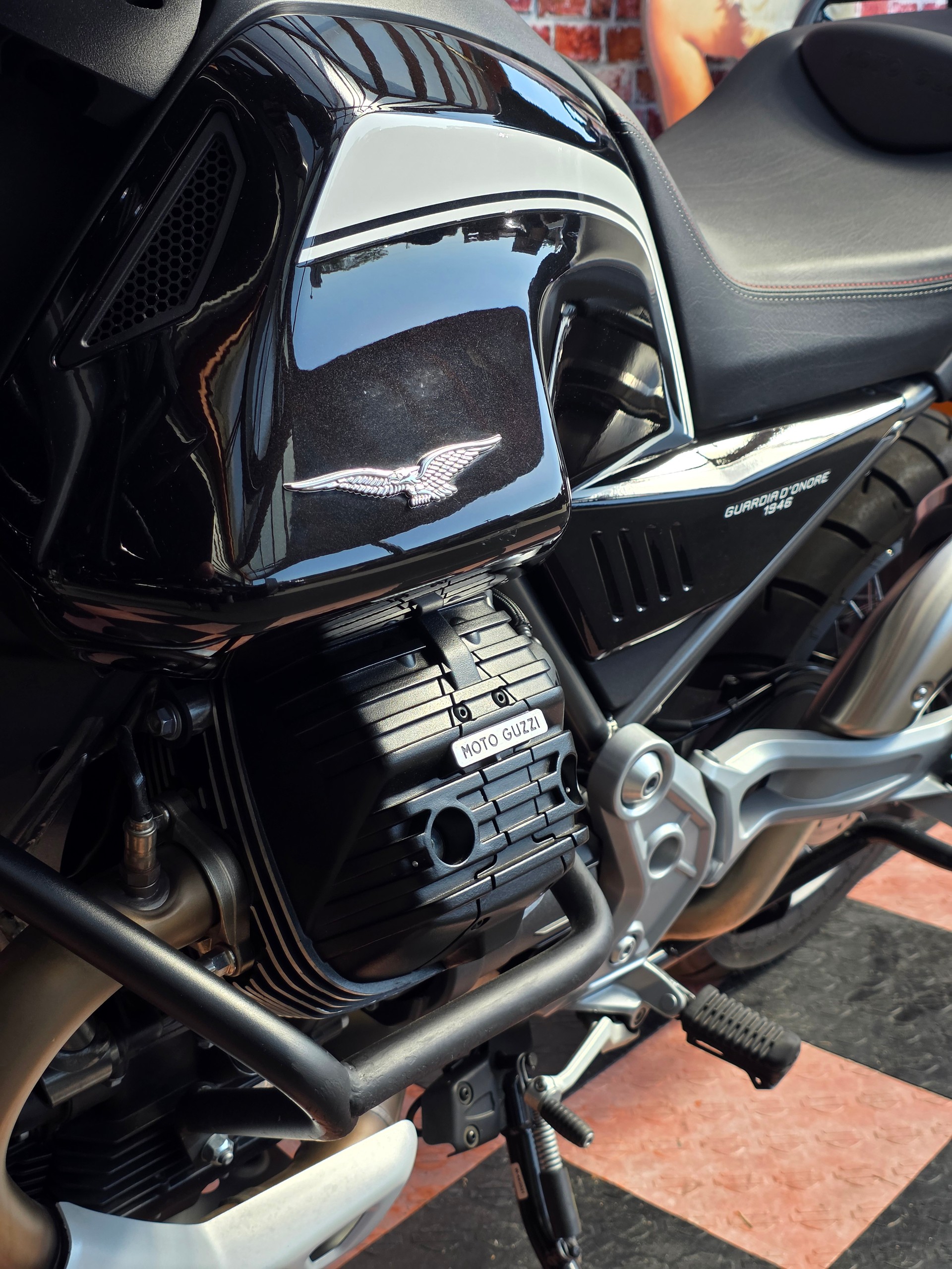 MOTO GUZZI V85 TT Guardia d'Onore-image-6