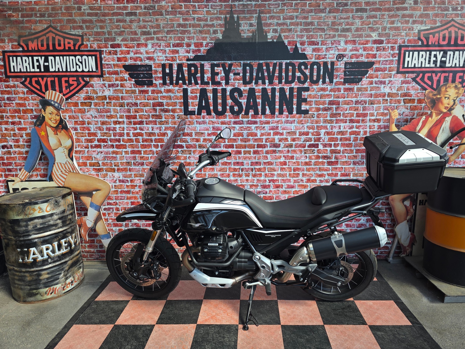 MOTO GUZZI V85 TT Guardia d'Onore-image-1