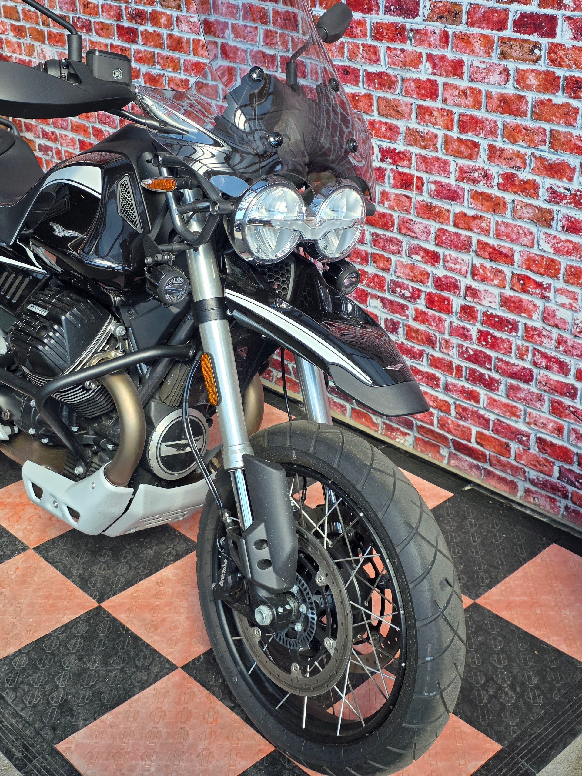 MOTO GUZZI V85 TT Guardia d'Onore-image-4