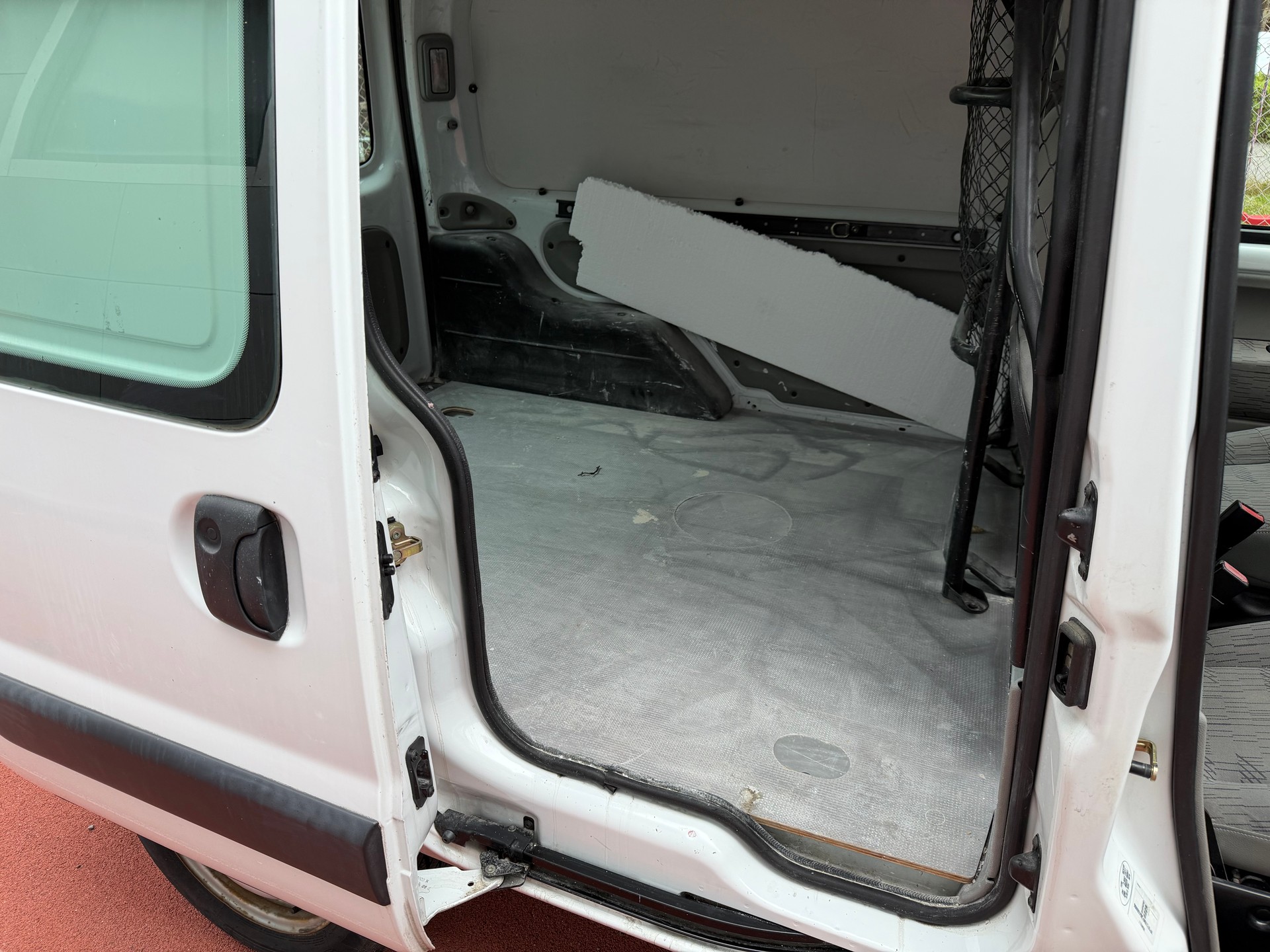 RENAULT Kangoo 1.5 dCi-image-11