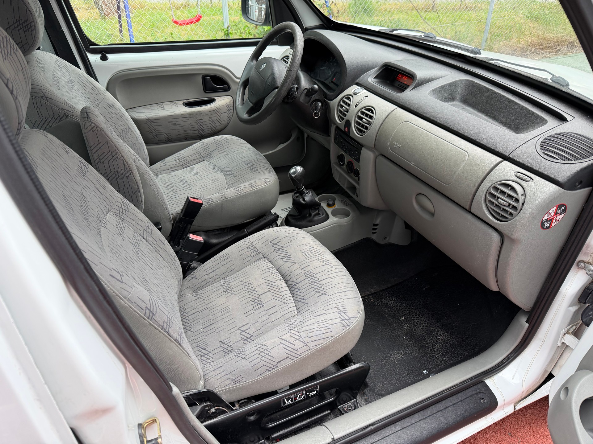 RENAULT Kangoo 1.5 dCi-image-10