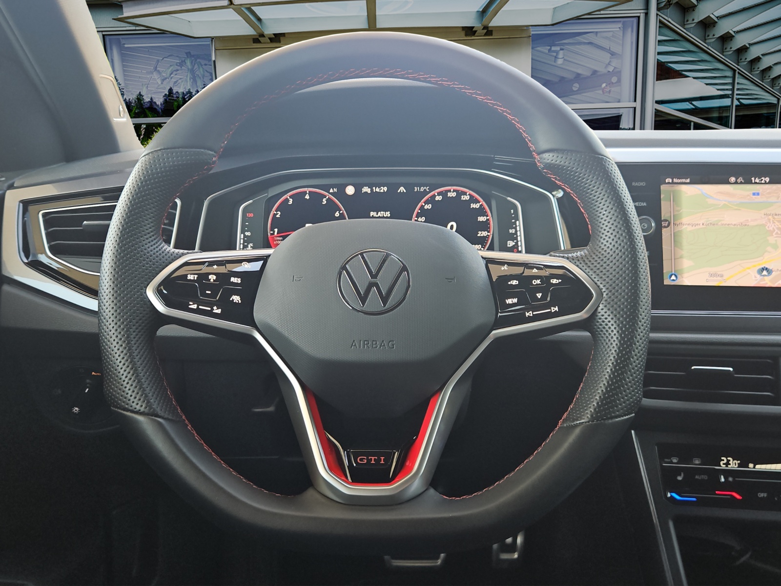 VW Polo 2.0 TSI GTI DSG-image-12