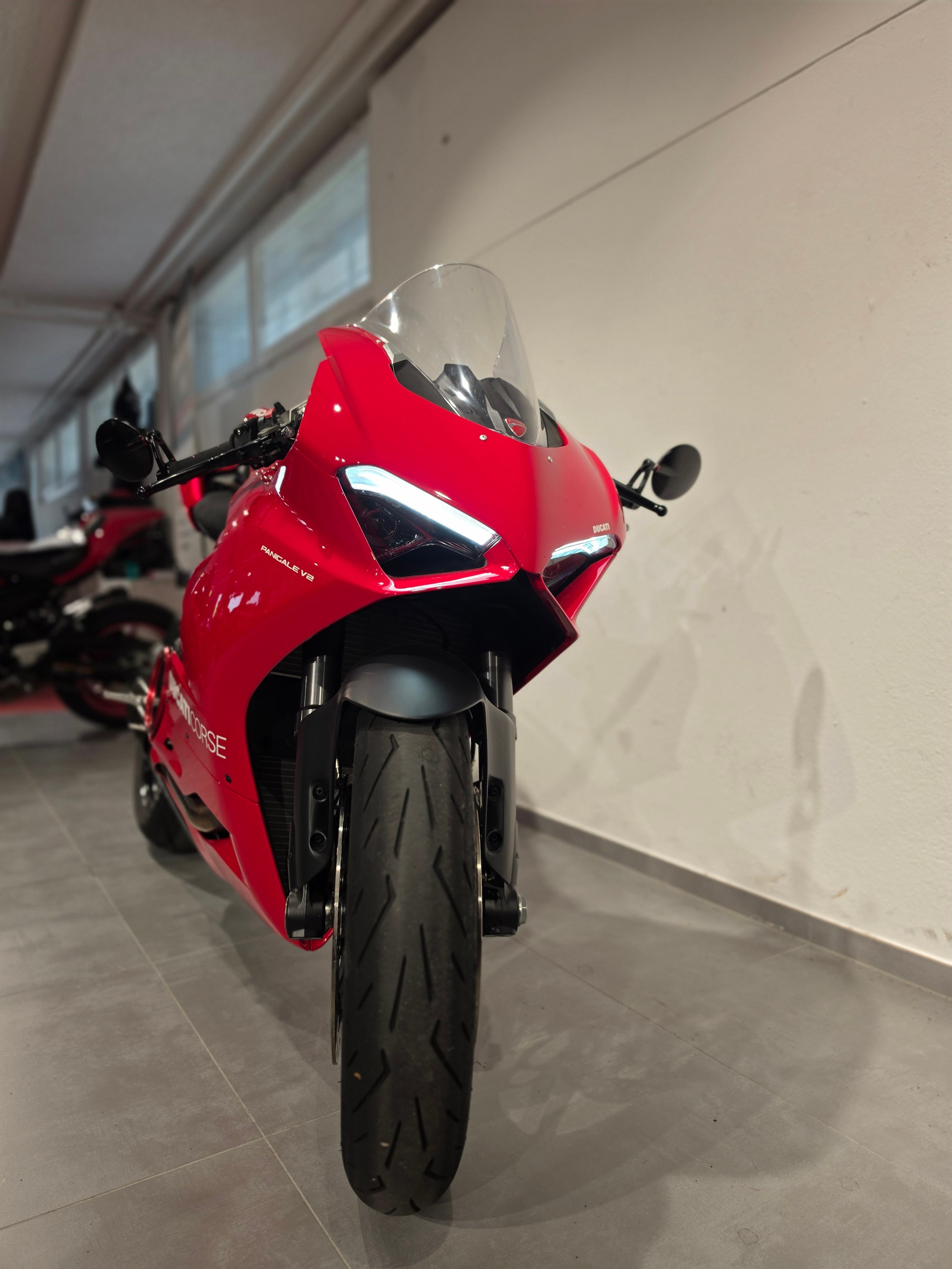 DUCATI Panigale V2-showroom-element-1