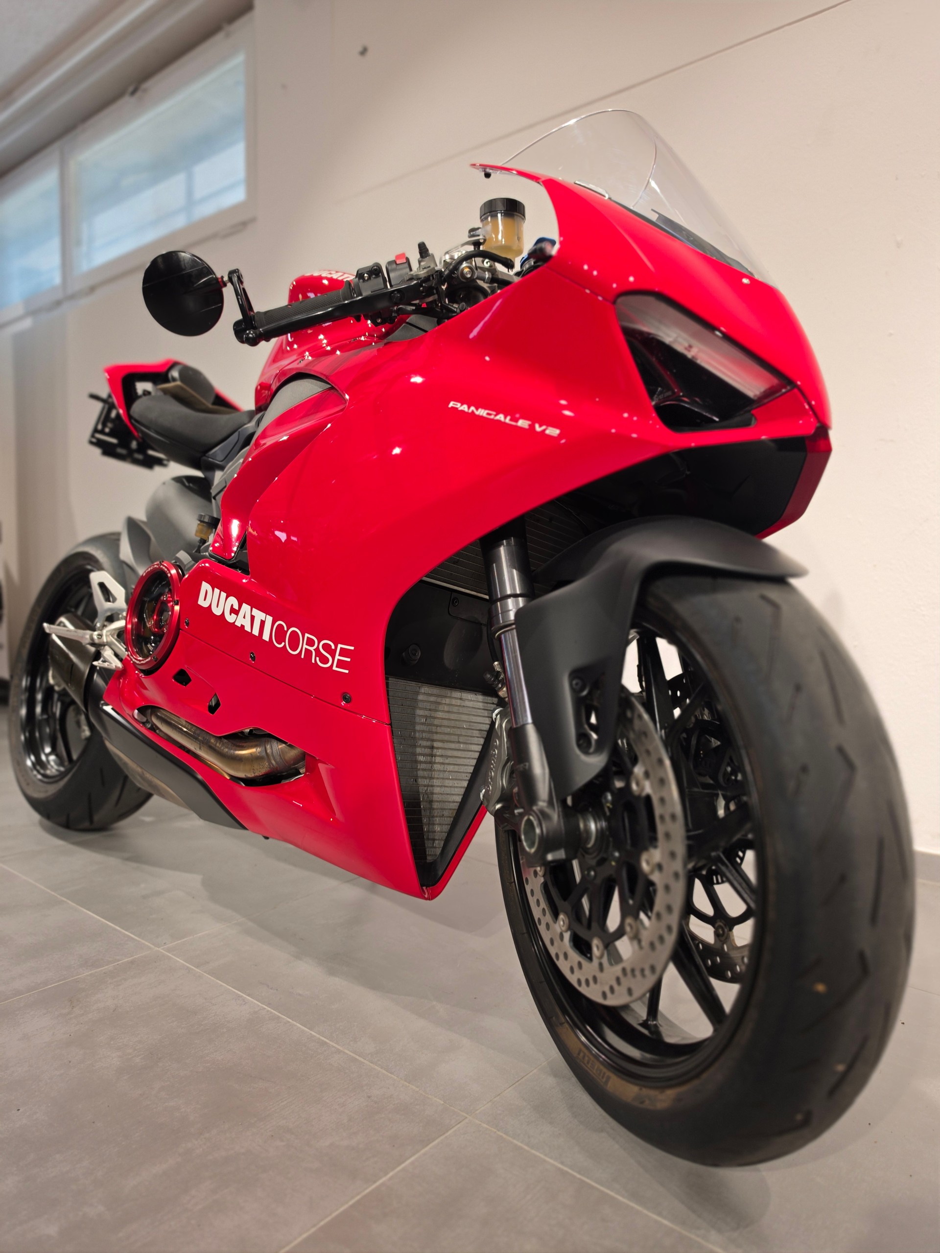 DUCATI Panigale V2-showroom-element-2
