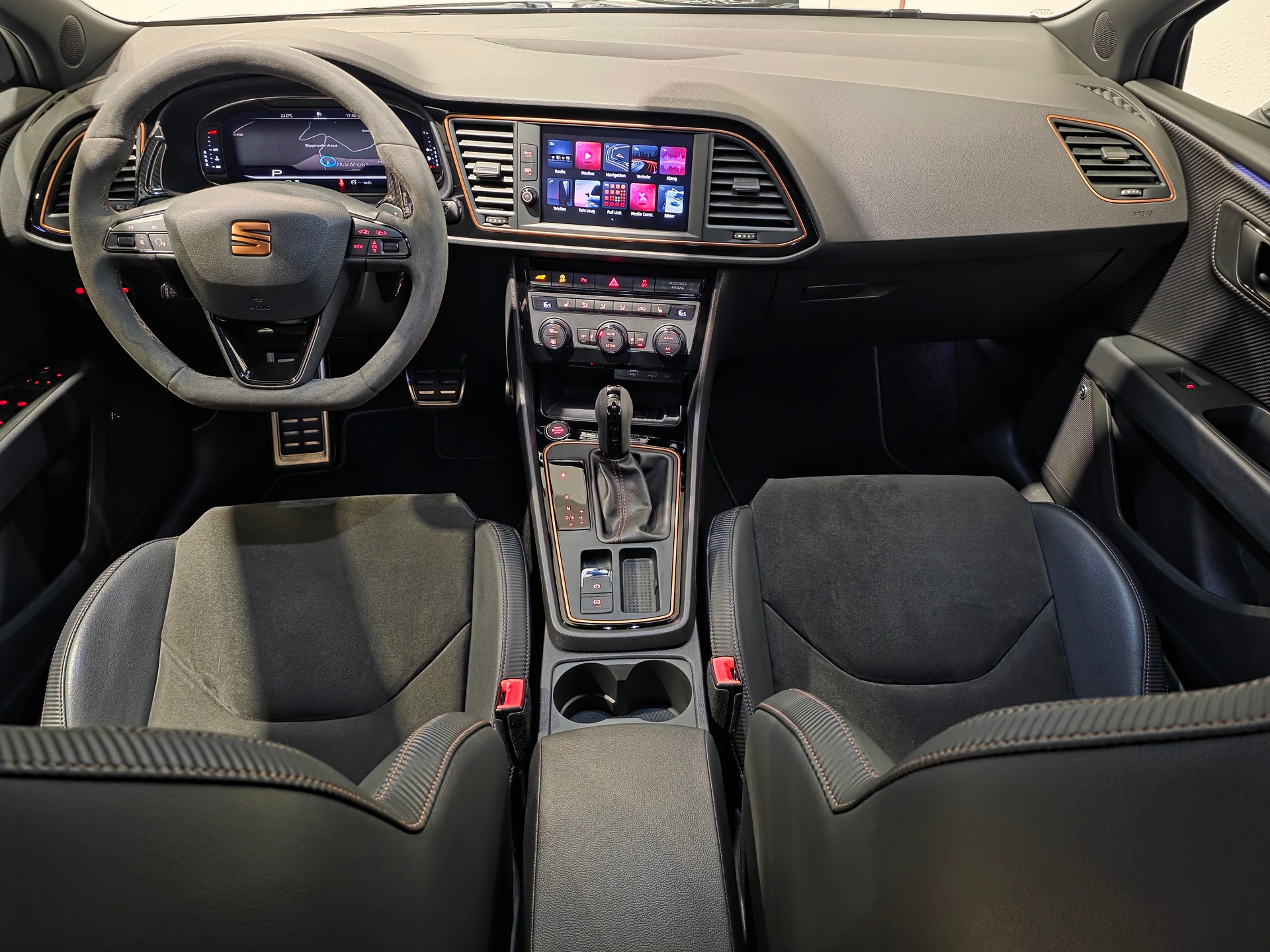SEAT Leon ST 2.0 TSI Cupra R 300 4 Drive DSG Limited Edition-image-4
