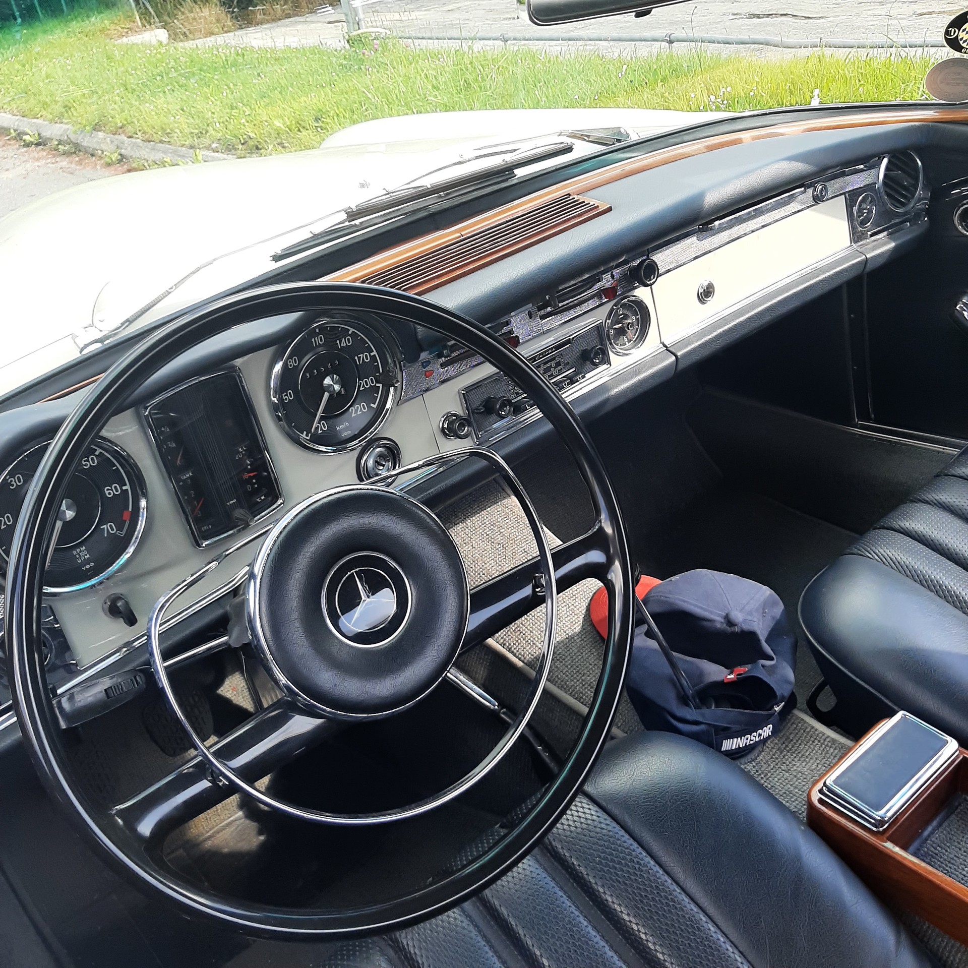 MERCEDES-BENZ W113-image-1