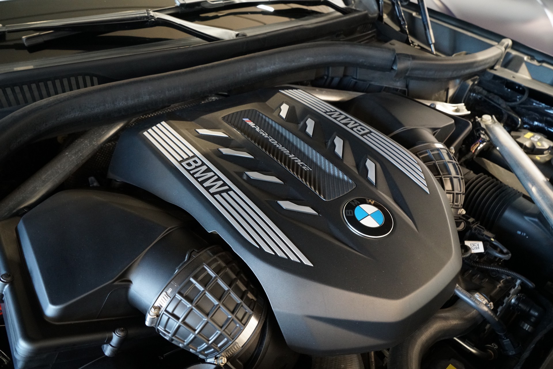 BMW X5 xDrive M50i Steptronic-image-10