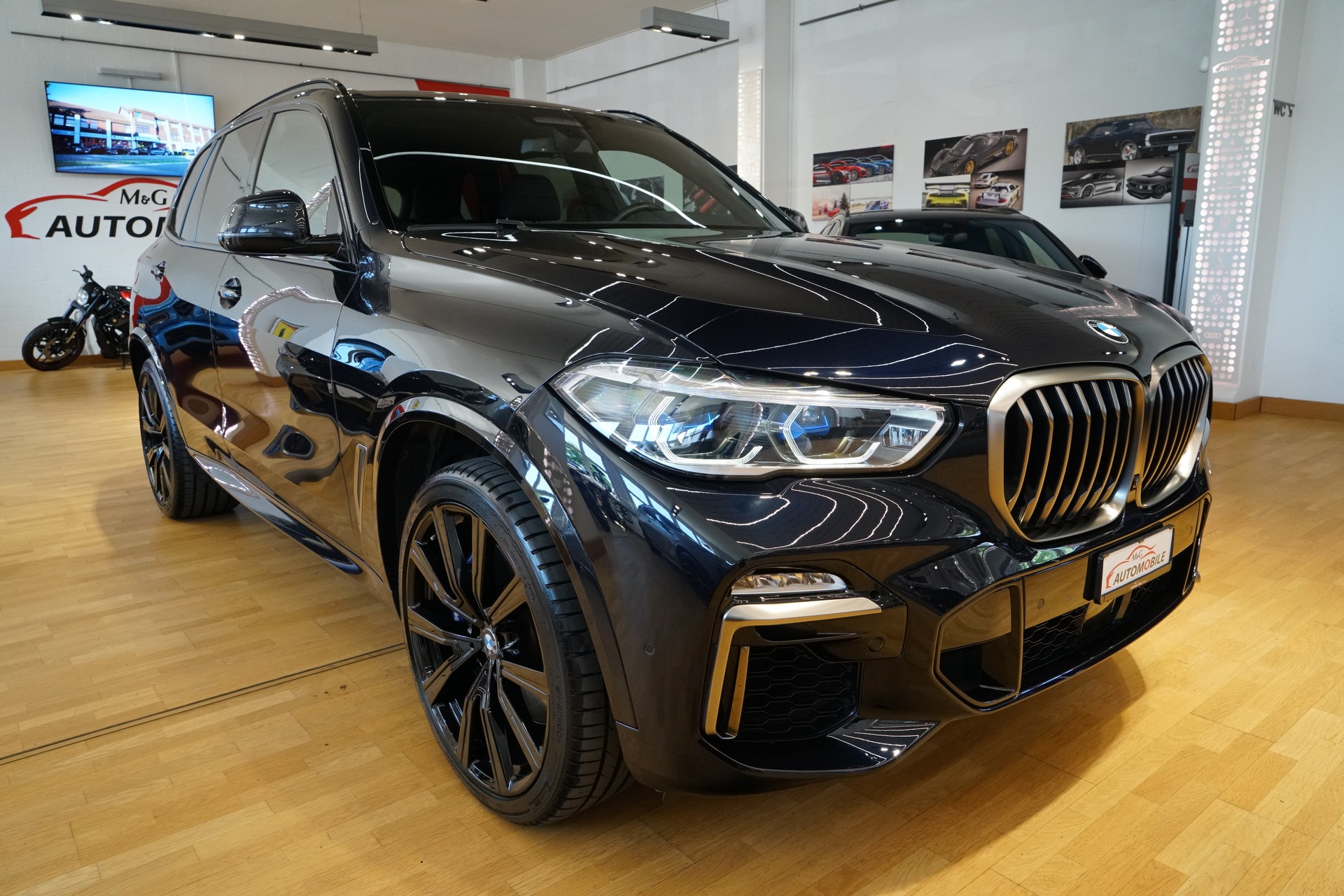 BMW X5 xDrive M50i Steptronic-showroom-element-2