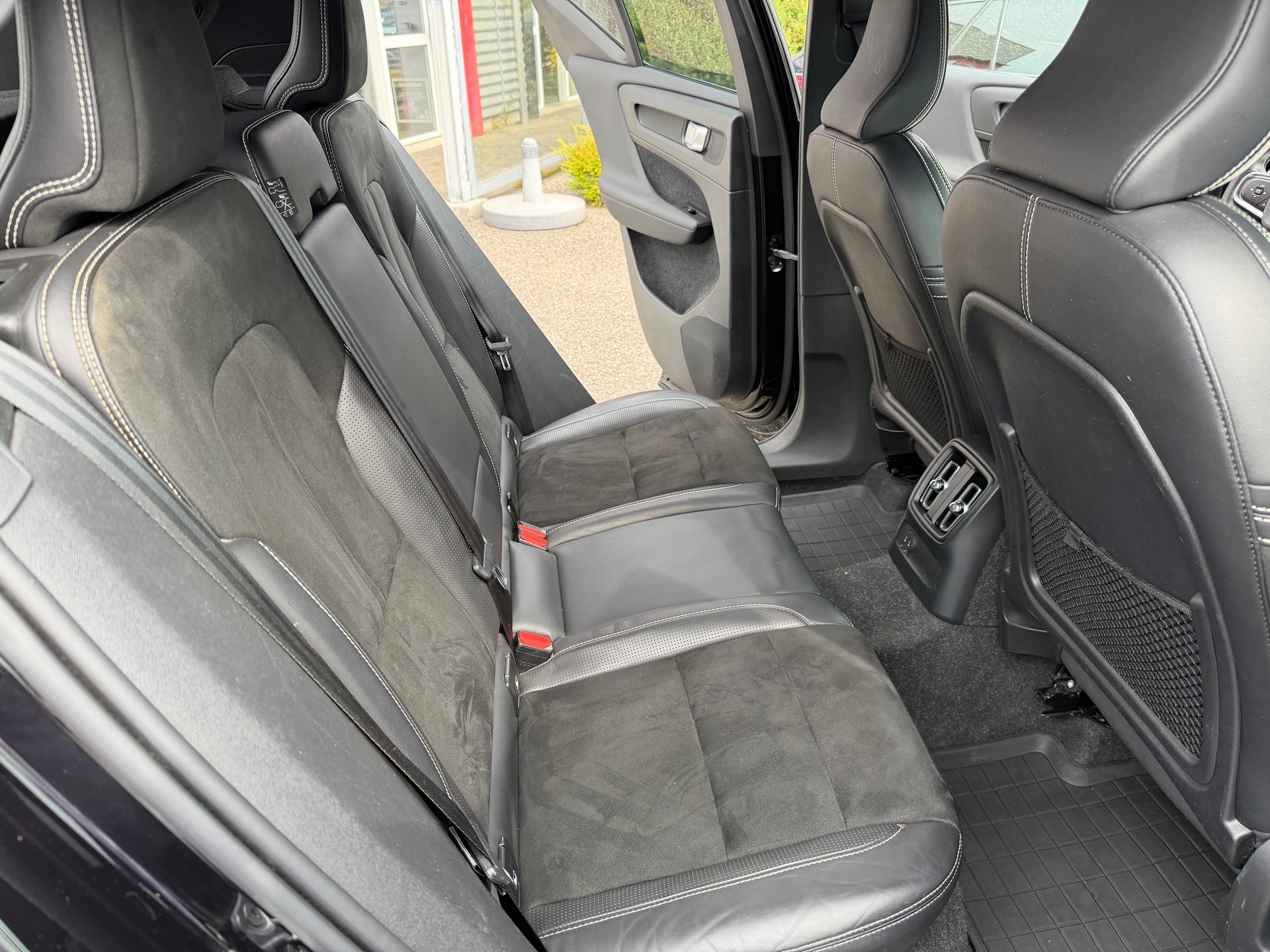 VOLVO XC40 T5 TwE R-Design DCT-image-12