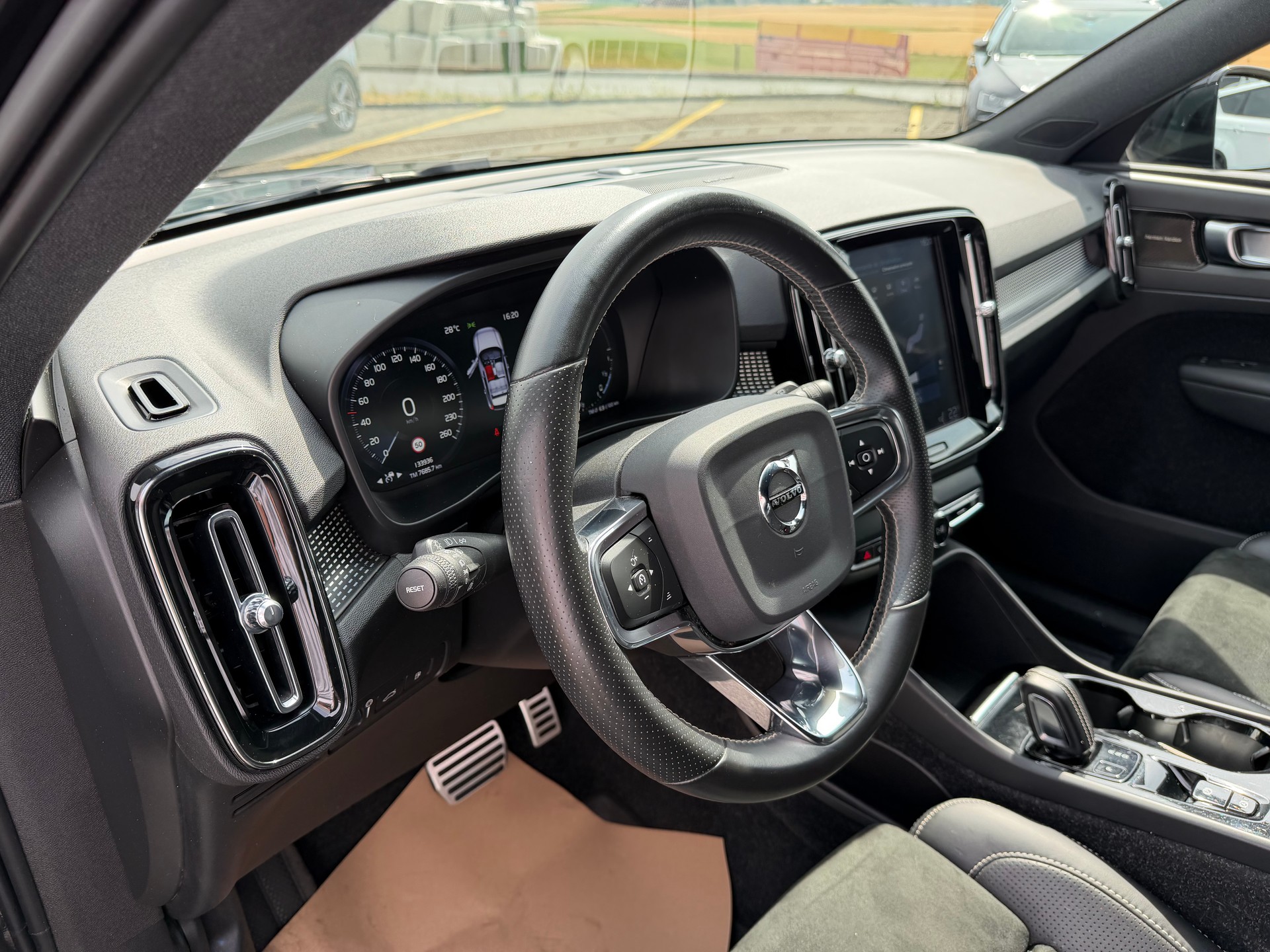 VOLVO XC40 T5 TwE R-Design DCT-image-7