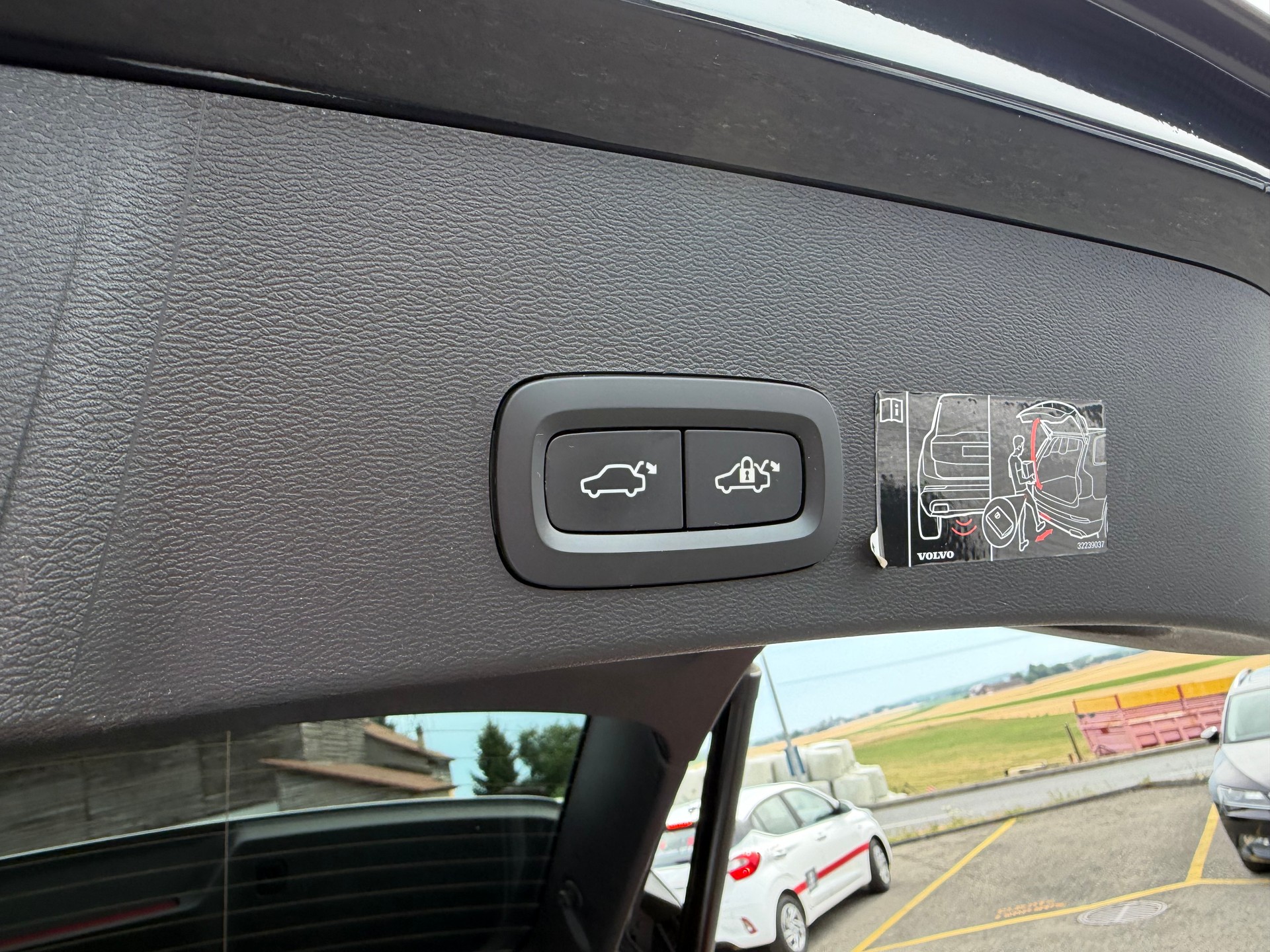 VOLVO XC40 T5 TwE R-Design DCT-image-11