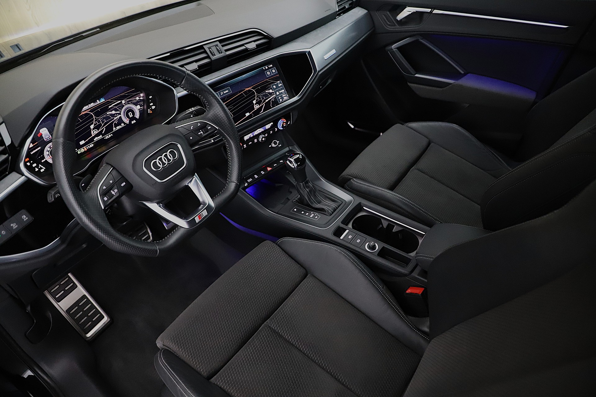 AUDI Q3 45 TFSI S line quattro S-tronic-image-4