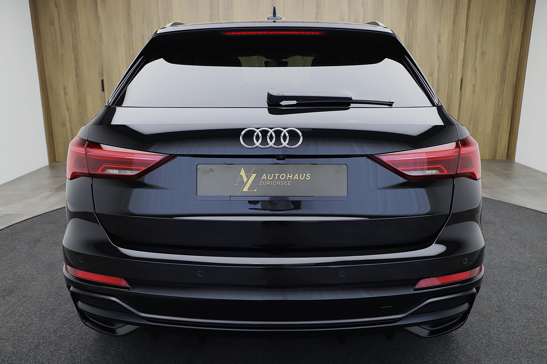 AUDI Q3 45 TFSI S line quattro S-tronic-image-3