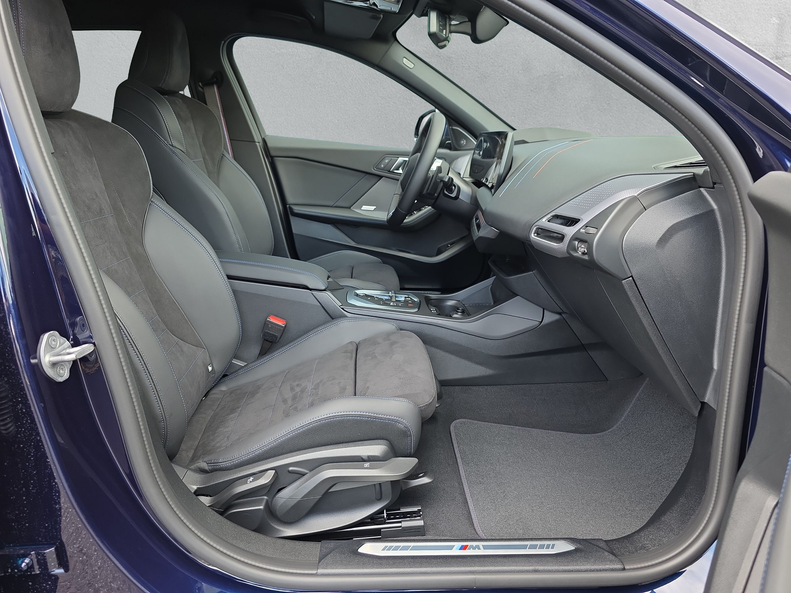 BMW 123 xDrive M Sport Pro Steptronic-image-12