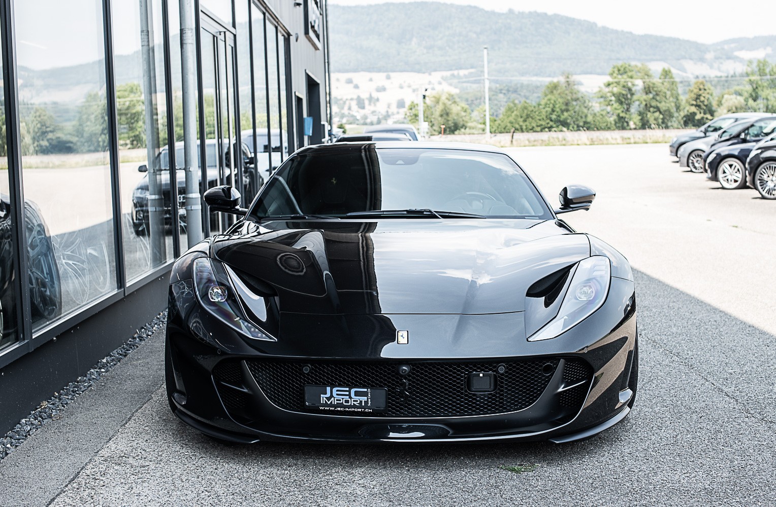 FERRARI 812 Superfast-showroom-element-2