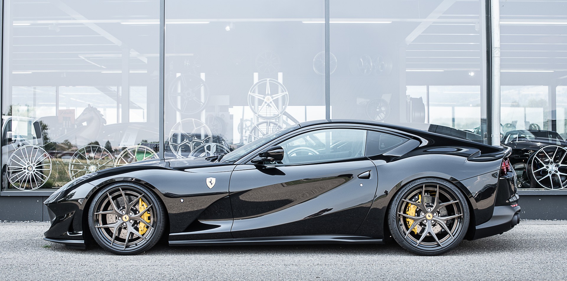 FERRARI 812 Superfast