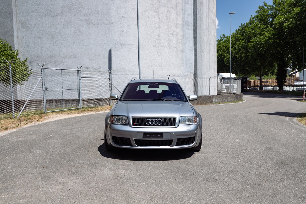 AUDI RS6 Avant quattro tiptronic