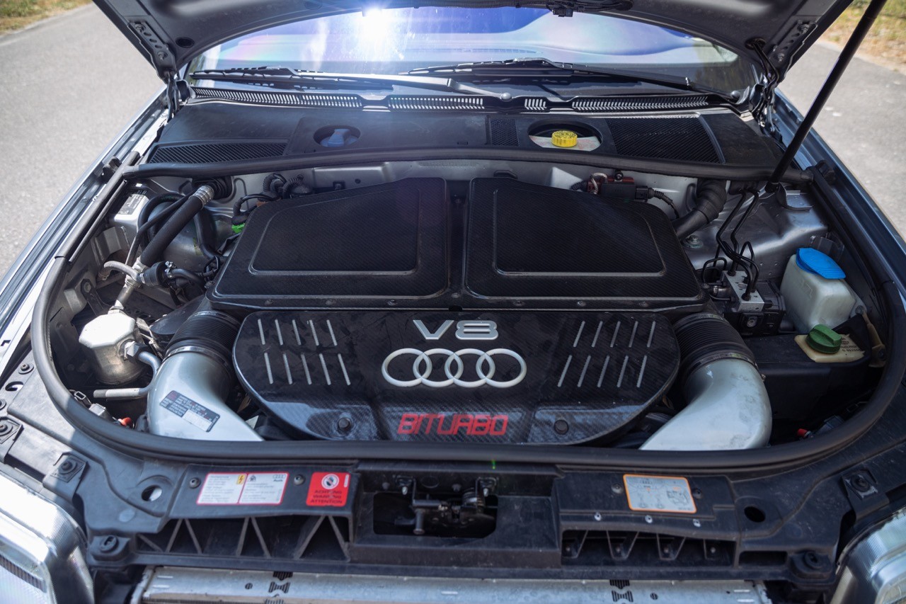 AUDI RS6 Avant quattro tiptronic-image-8