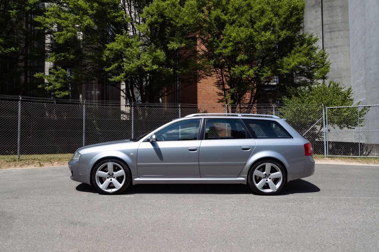 AUDI RS6 Avant quattro tiptronic-image-2