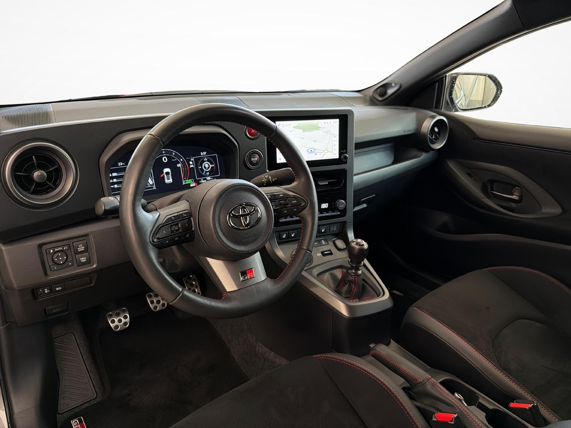 TOYOTA GR Yaris 1.6 Turbo Sport 4x4-image-8