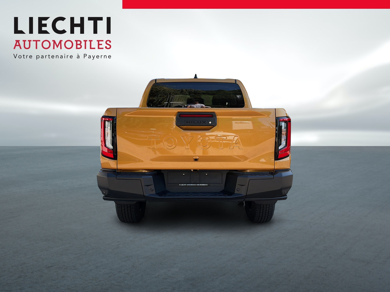 TOYOTA Hilux 2.8d MHEV Style Double Cab 4x4-showroom-element-3