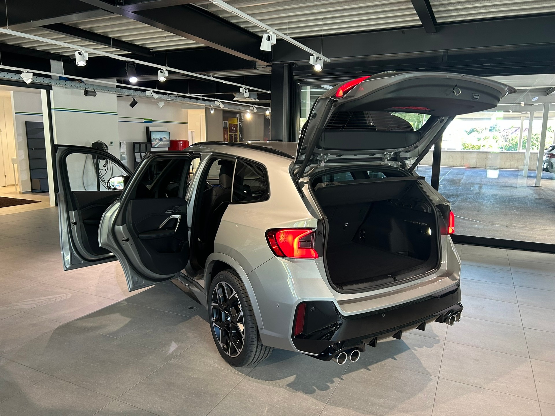 BMW X1 xDrive M35i-image-10