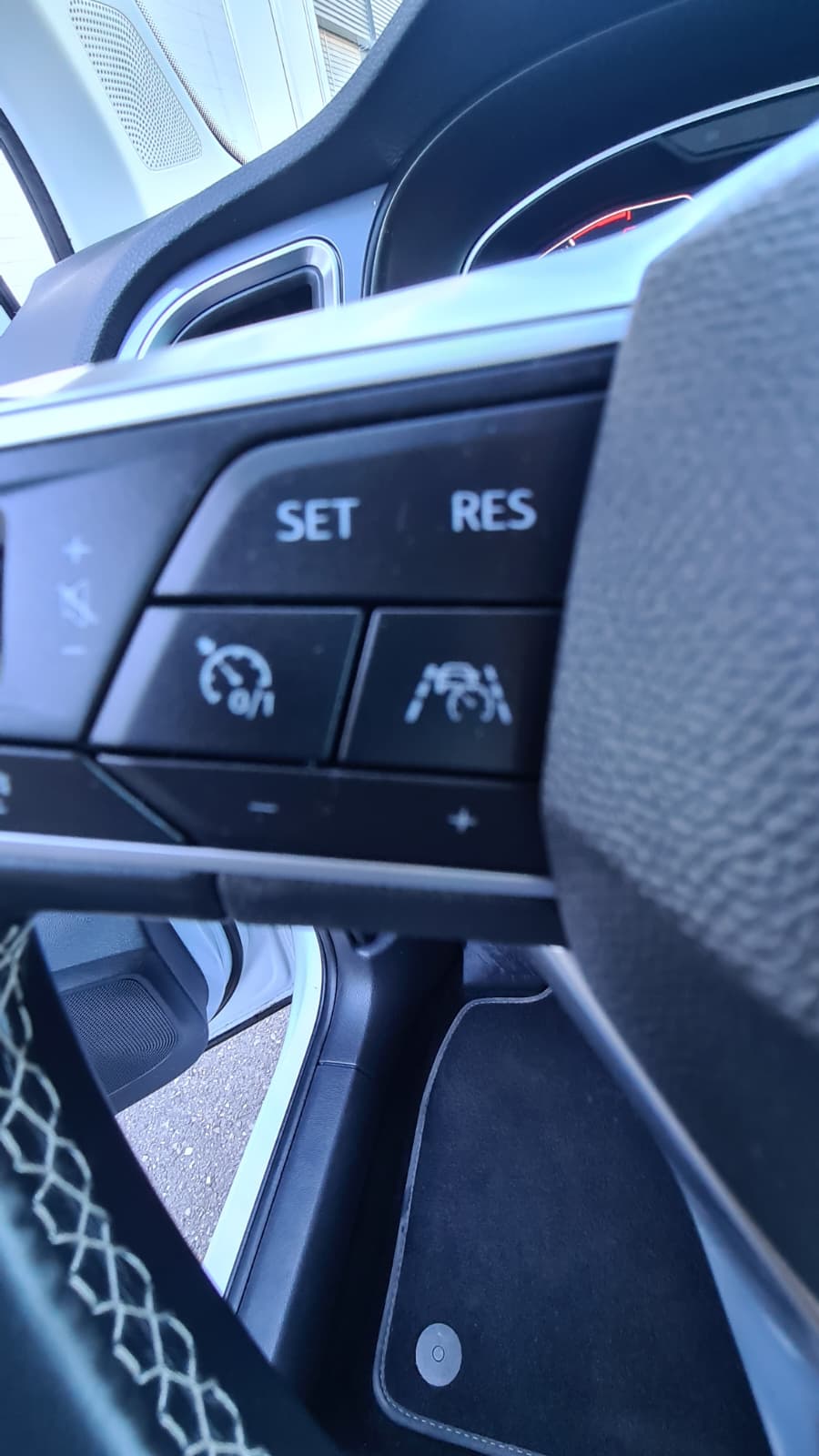 SEAT Ateca 2.0 TDI CR Style 4Drive DSG ** Werksgarantie ** Gr.Navi ** RF-Kamera ** Parkhilfe v+h ** Lenkrad Beheizbar ** Winter Paket-image-8