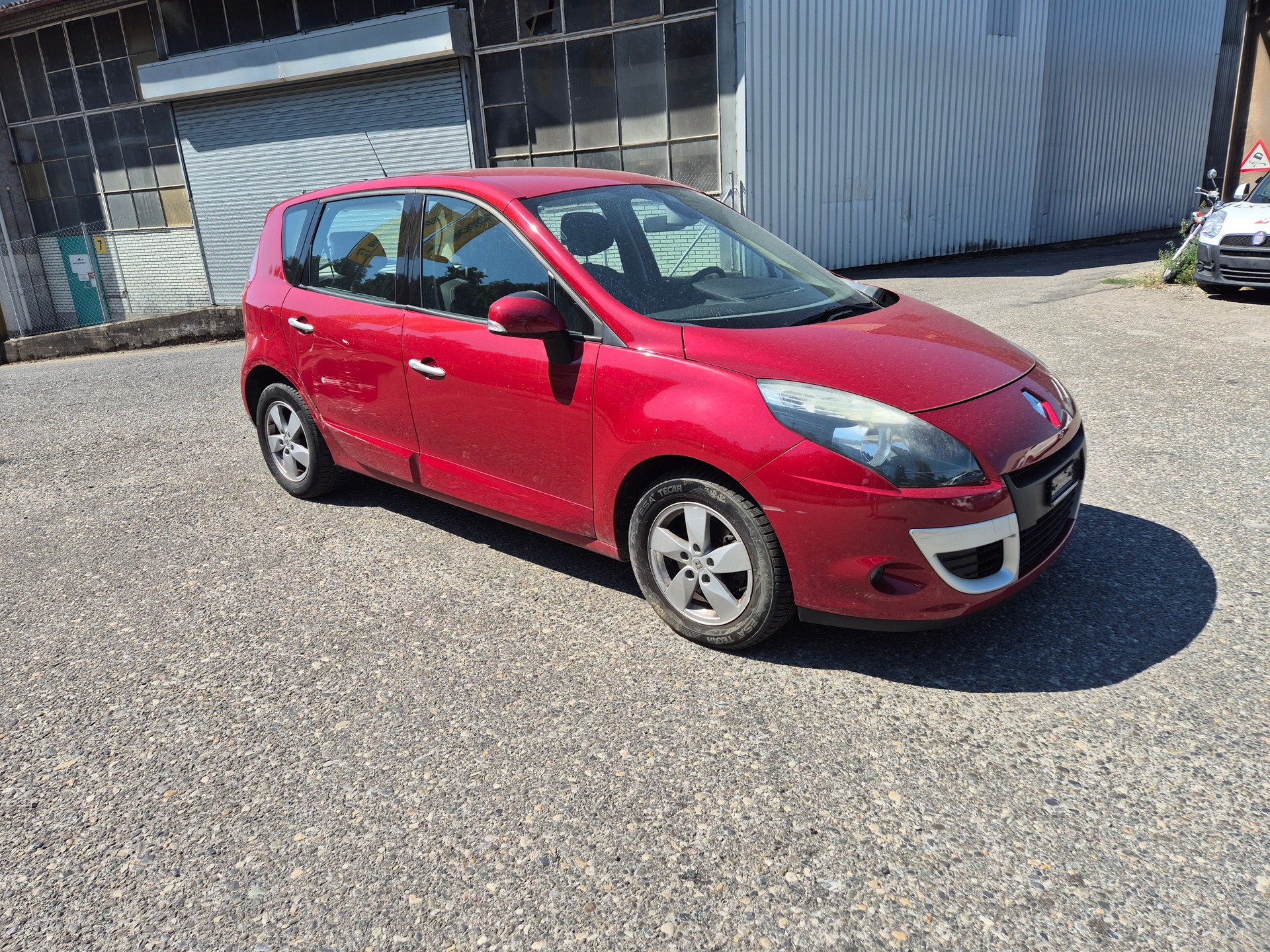 RENAULT Scénic 2.0 16V Dynamique X-Tronic CVT-image-3