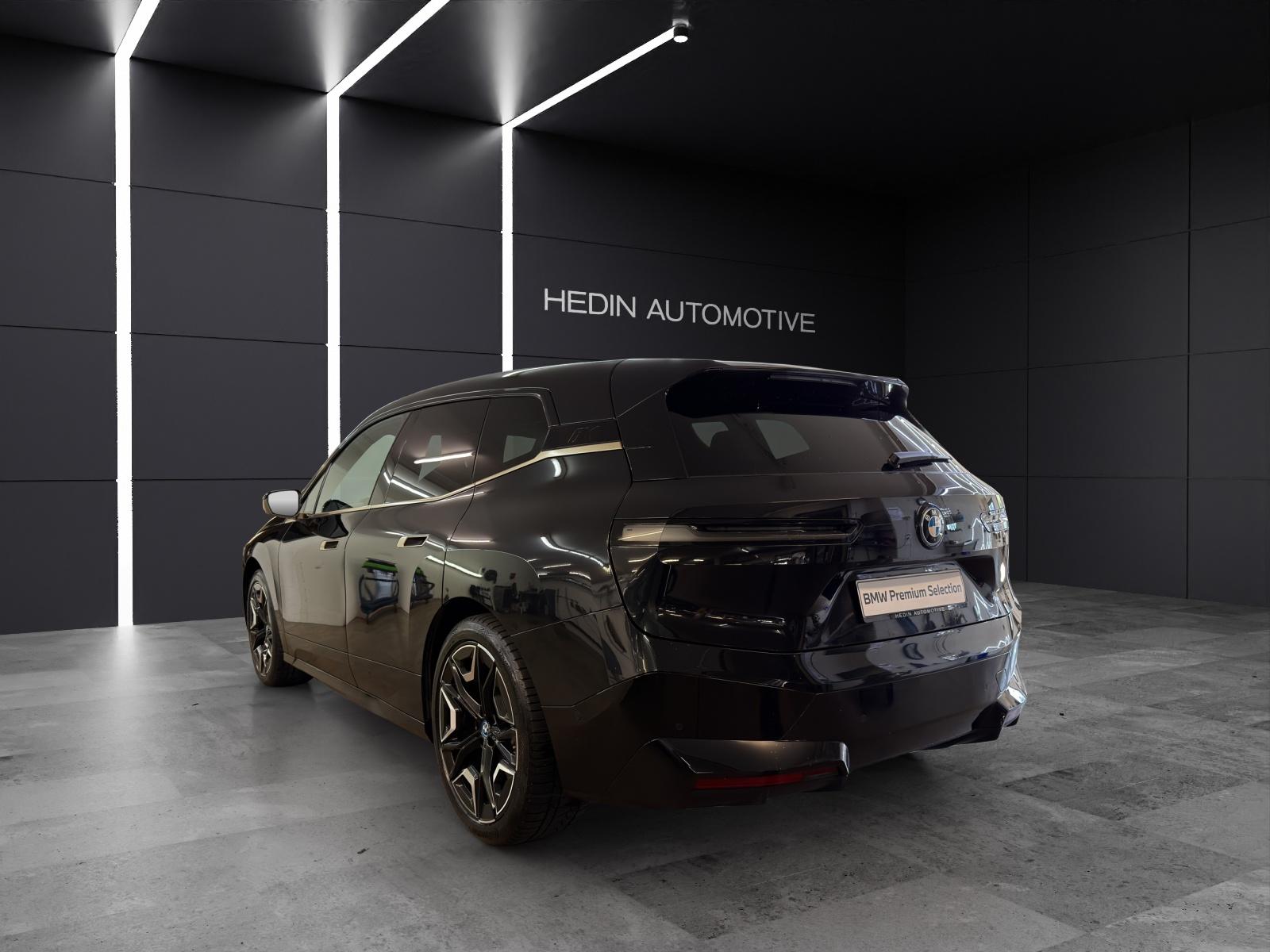 BMW iX xDrive40-showroom-element-2