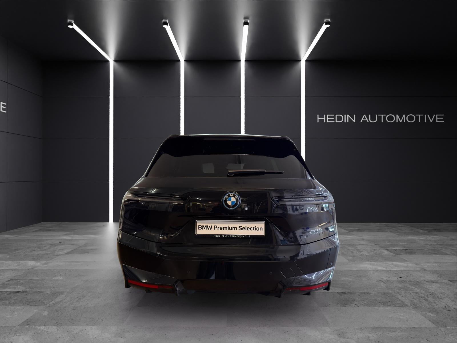 BMW iX xDrive40-showroom-element-3