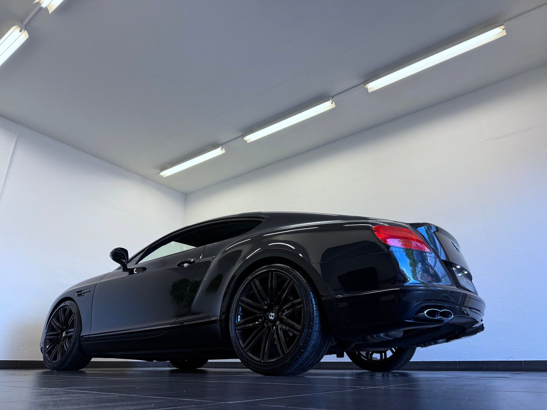 BENTLEY Continental GT 4.0 V8 "ALL BLACK"-image-9