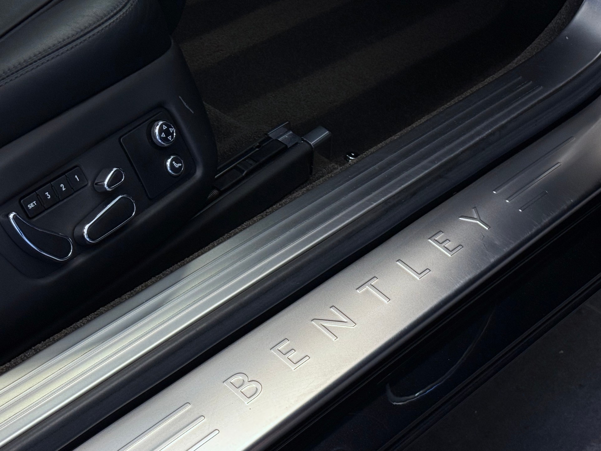 BENTLEY Continental GT 4.0 V8 "ALL BLACK"-image-26