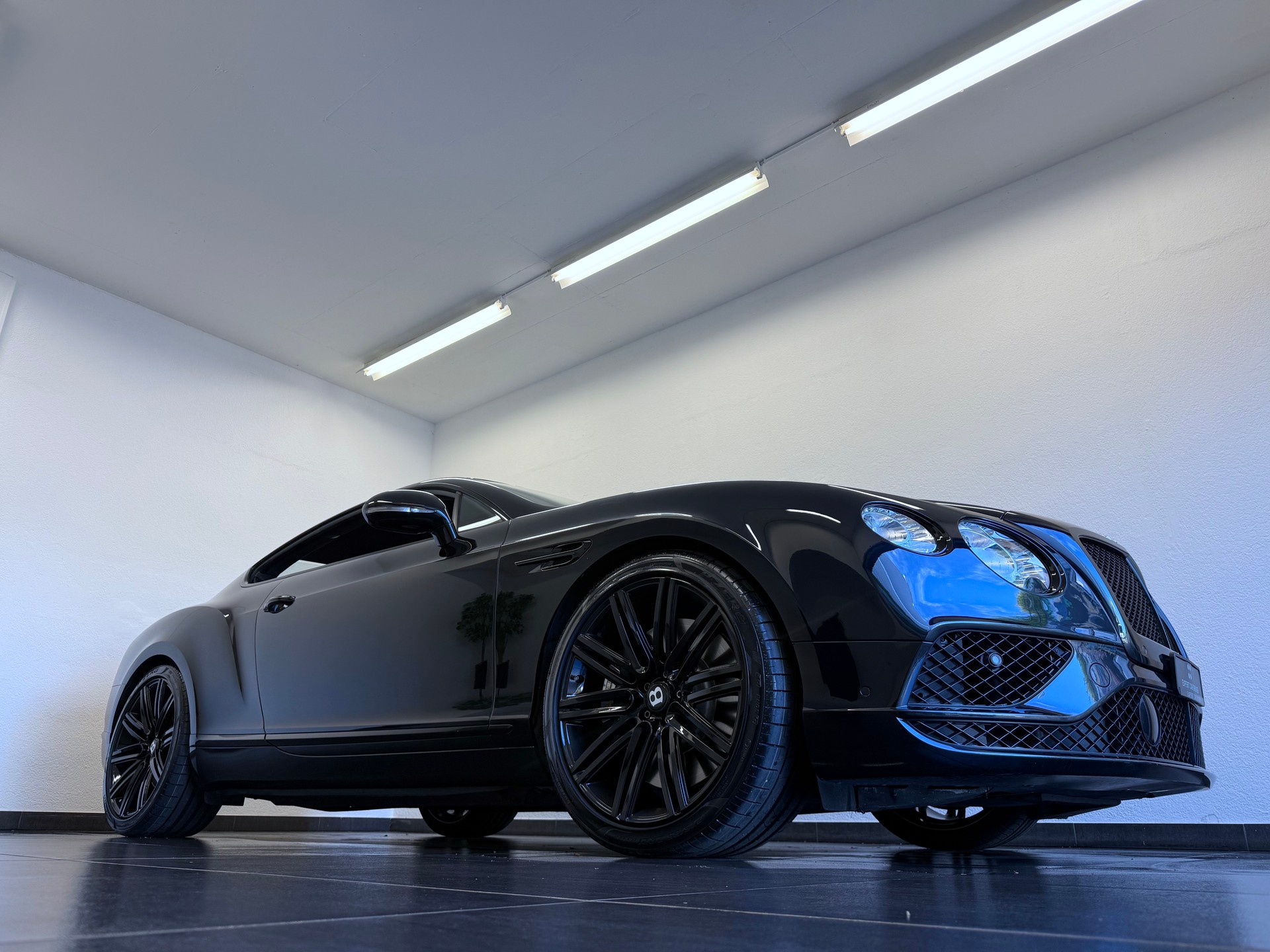 BENTLEY Continental GT 4.0 V8 "ALL BLACK"-showroom-element-2