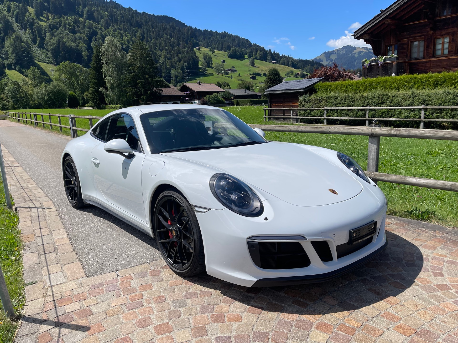 PORSCHE 911 Carrera 4 GTS PDK