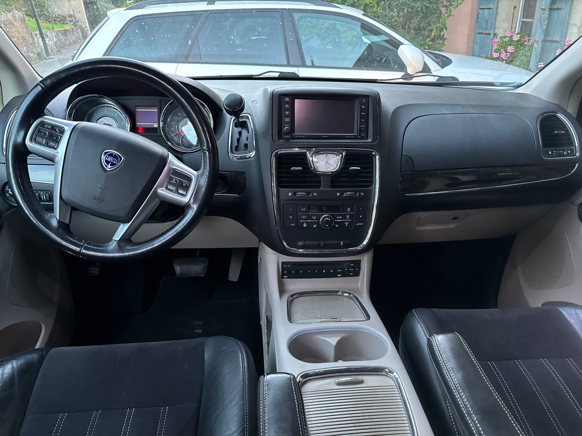 LANCIA Voyager 2.8D Platinum Automatic-image-14